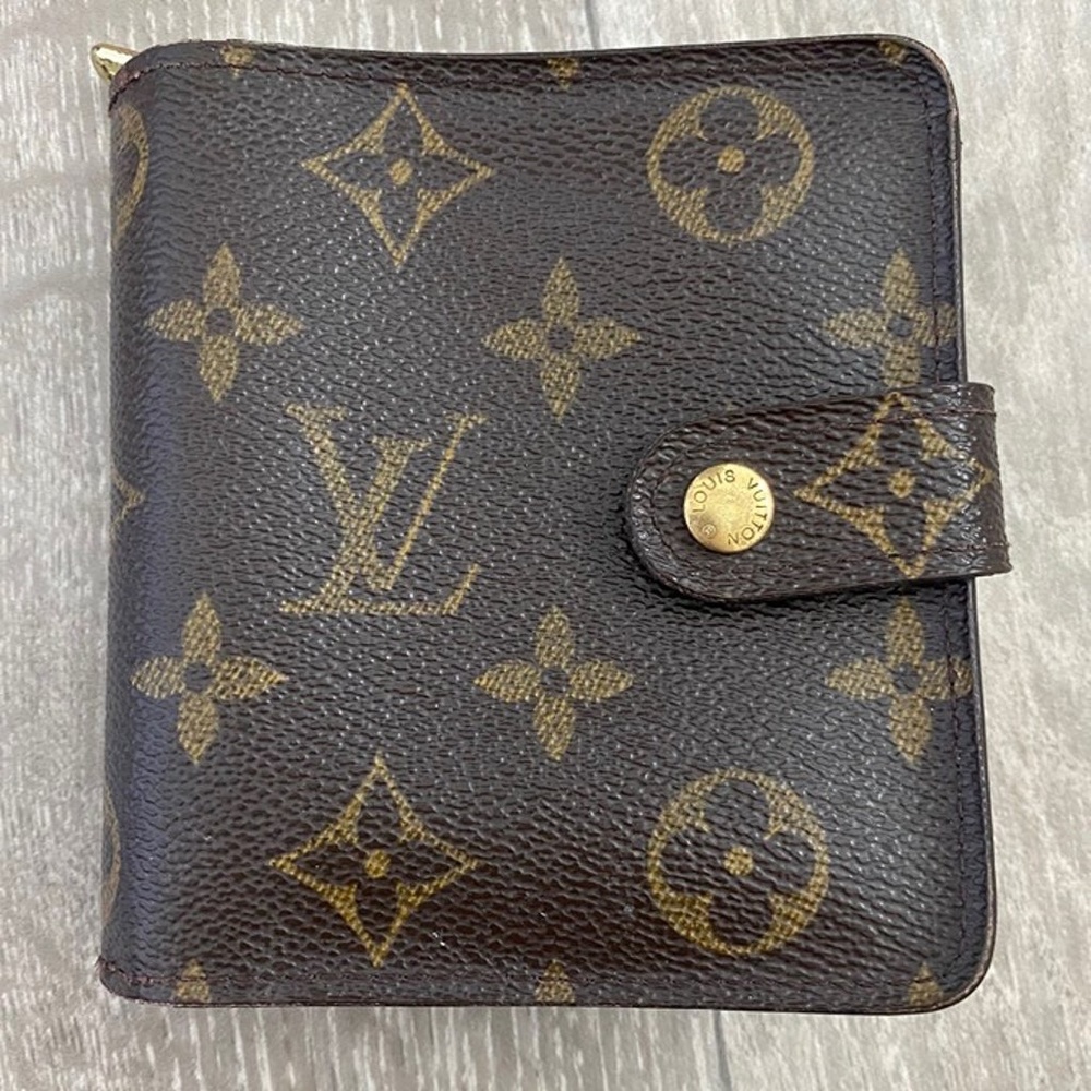 Louis Vuitton Vintage 2001 Compact Brown Wallet With Zipper